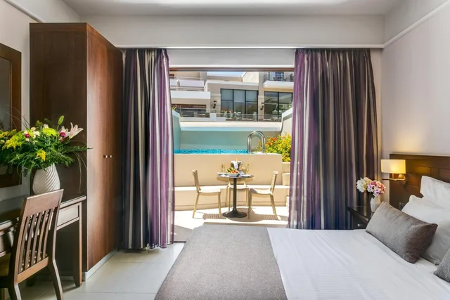 جناح جونيور بمسبح خاص، Porto Platanias Beach Resort & Spa 3/10