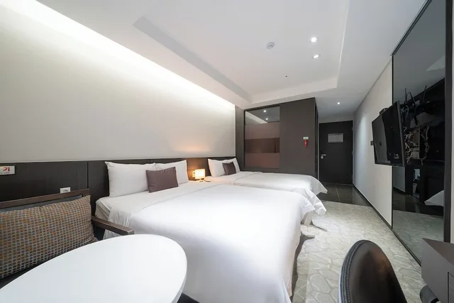 Premier, Deluxe, 2 Double Beds, Ramada by Wyndham Yongin 5/9