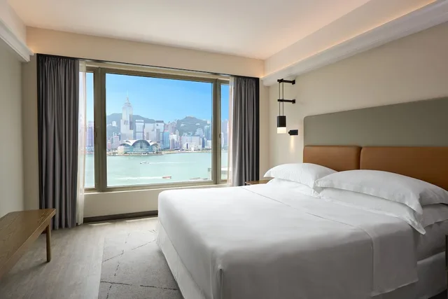 جناح كلوب بسرير كينج بإطلالة على المرفأ بغرفة نوم واحدة، Sheraton Hong Kong Hotel And Towers 1/3