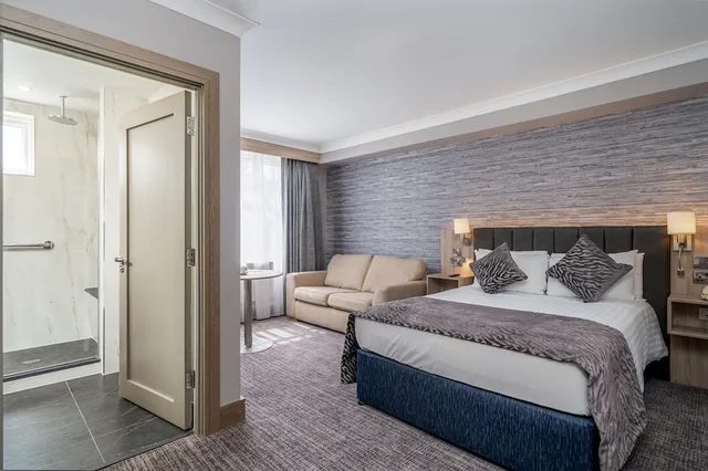 جناح سوبيريور بسرير كينج، Rochestown Lodge Hotel 1/1