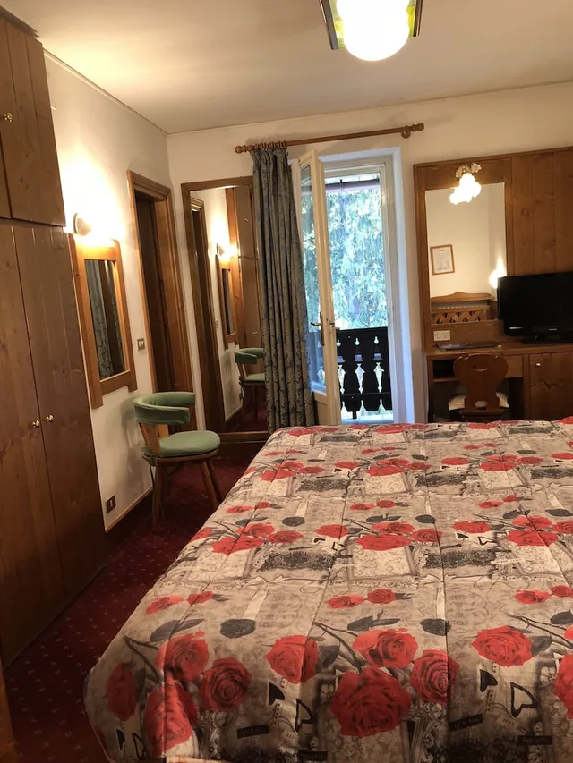 غرفة قياسية بسريرين منفصلين بشرفة، Majoni Hotel 4/9