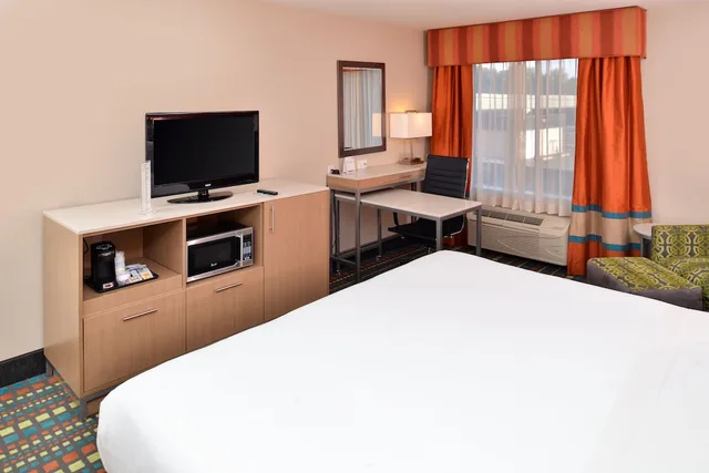 غرفة قياسية بسرير كينج مع أريكة، Holiday Inn Express Albuquerque N - Bernalillo, an IHG Hotel 4/7