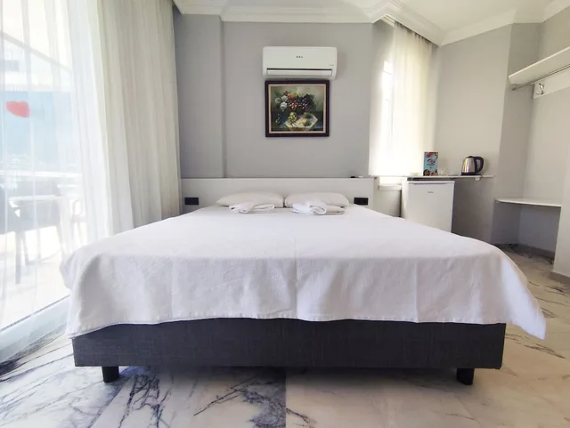 غرفة قياسية بسرير مزدوج بإطلالة جزئية على البحر، Sav-ir Suit Otel 4/9
