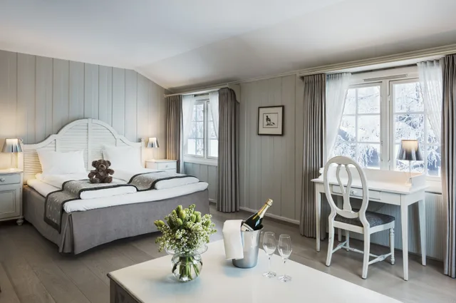 جناح جونيور بسرير مزدوج مع أريكة، Lysebu Hotel Oslo 3/8