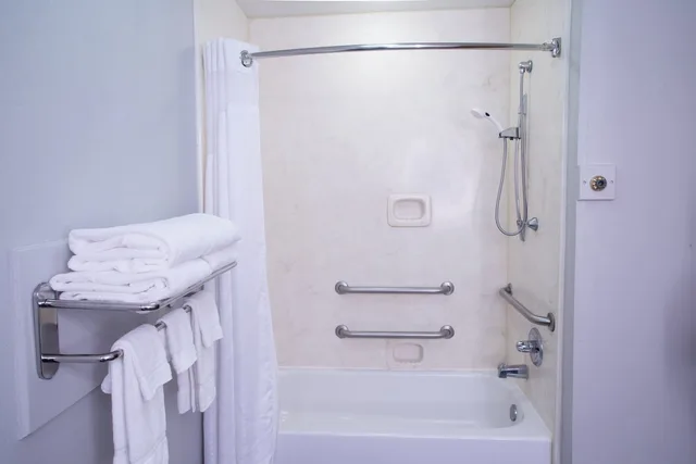 غرفة قياسية بسرير كينج لذوي الإعاقة، Holiday Inn Express Hotel Suites Oxford 3/4