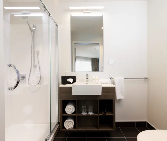 Executive, Oaks Auckland Hotel 3/3