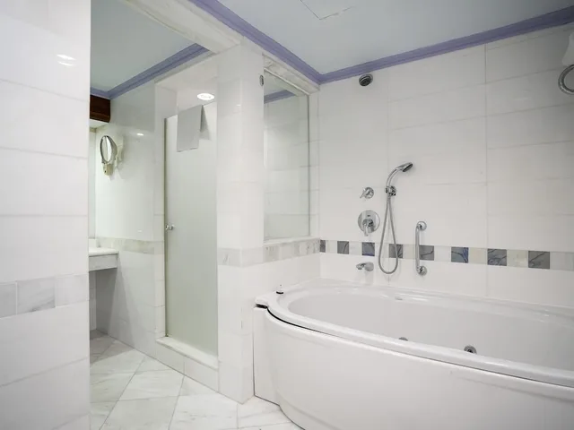 جناح تنفيذي بسرير مزدوج وسريرين منفصلين بإطلالة على البحر بغرفتي نوم، Thalassa Boutique Hotel and Spa - Adults Only 3/4