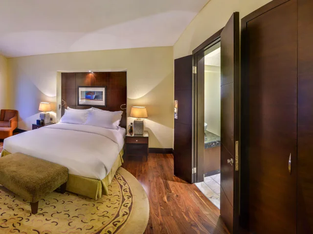جناح بريستيج بسرير كينج بإطلالة على البحر، فندق سوفيتل كورنيش الخبر(Sofitel Al Khobar the Corniche) 5/7