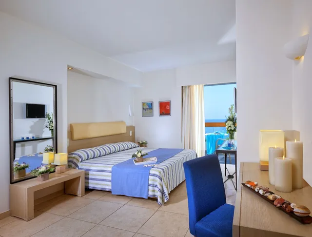 غرفة عائلية بسرير مزدوج مع أريكة، Sitia Beach City Resort and Spa 3/10