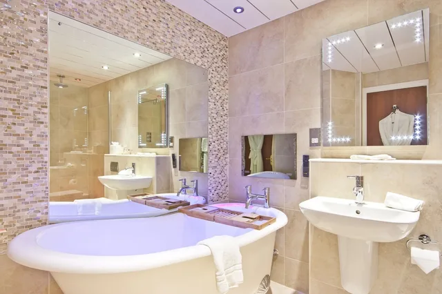 Signature, King Bed, Lake Side, Lake View, Windermere Hillthwaite Hotel 4/5