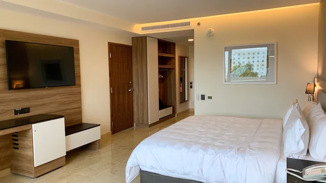 غرفة قياسية بسرير كينج لذوي الإعاقة، Holiday Inn and Suites Puerto Vallarta Marina and Golf 1/3