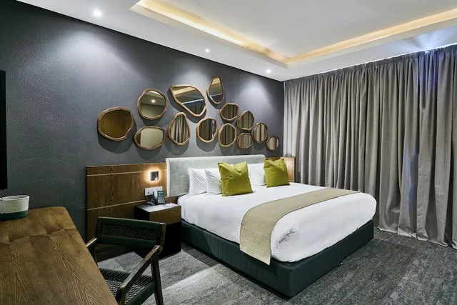 Deluxe, Double Bed, Cresta Jwaneng 8/10