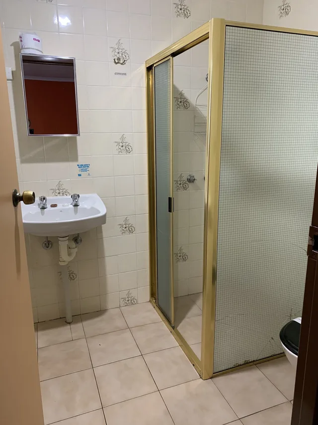 Studio, 1 Double and 1 Single Bed, Limestone Coast Tourist Park 5/6