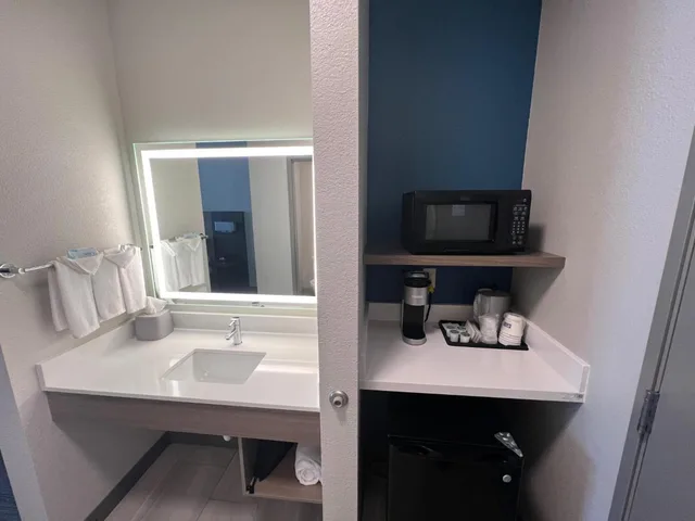 غرفة بسريرين مزدوجين لذوي الإعاقة، Holiday Inn Express Wichita North - Park City 2/2