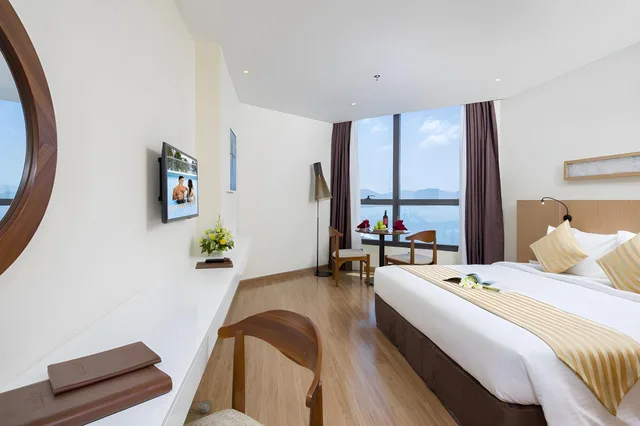 استوديو ديلوكس بغرفة نوم واحدة بإطلالة جزئية على البحر، Starcity Bayfront Nha Trang Hotel 2/2