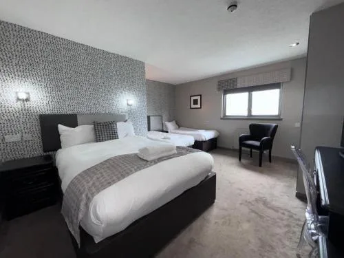 4 Rooms, Family، Richmond Park Hotel 1/1