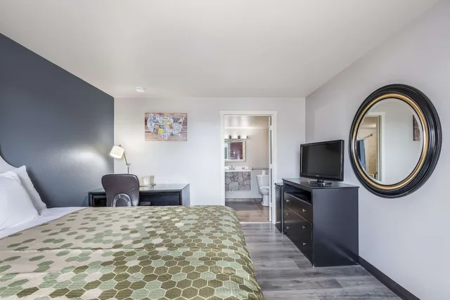 غرفة قياسية بسرير كينج، Econo Lodge Neenah 8/10
