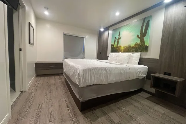 جناح ديلوكس بسرير كينج بغرفة نوم واحدة، Baymont Inn & Suites by Wyndham Tempe University/Phoenix 1/2