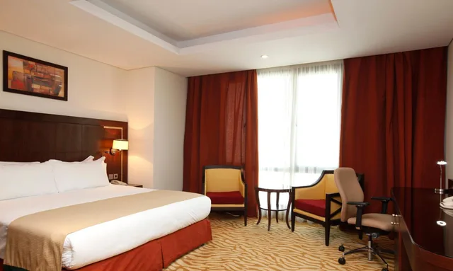Standard, King Bed, with View, Holiday Inn Olaya 4/10