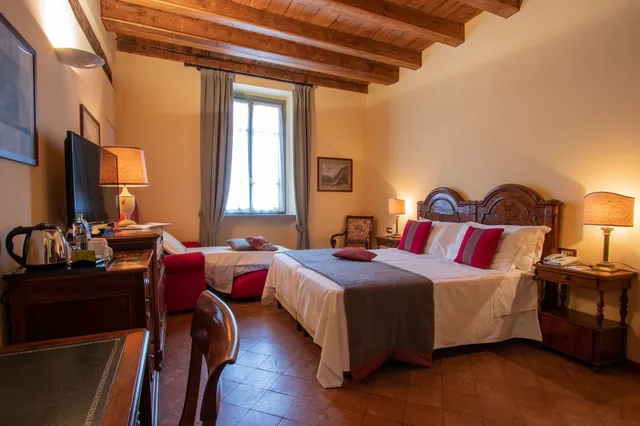 غرفة ثلاثية بسرير مزدوج وسرير فردي، Albergo Le Due Corti 1/6