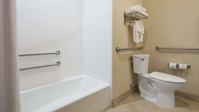 غرفة قياسية بسرير كينج لذوي الإعاقة، Best Western Plus French Lick 6/7