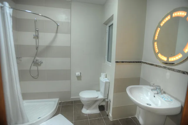 غرفة قياسية ثلاثية بسرير مزدوج، Carlton Hotel Malta 4/4