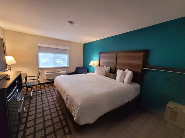 غرفة بسرير كينج لذوي الإعاقة، Clarion Pointe Harrodsburg 3/10