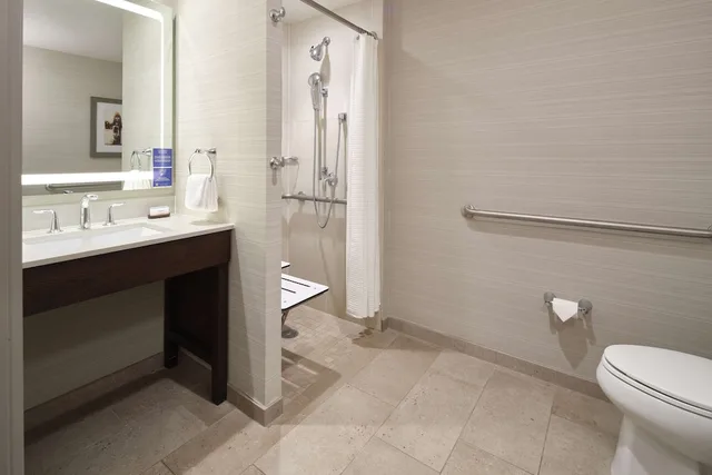 جناح بسريرين كوين مع أريكة لذوي الإعاقة، Embassy Suites By Hilton Oahu Kapolei 2/3
