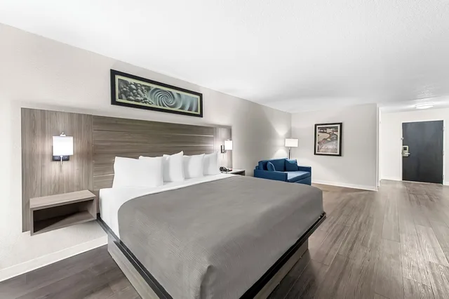 جناح بسرير كينج مع أريكة، Quality Inn & Suites Kilgore-Longview 2/4