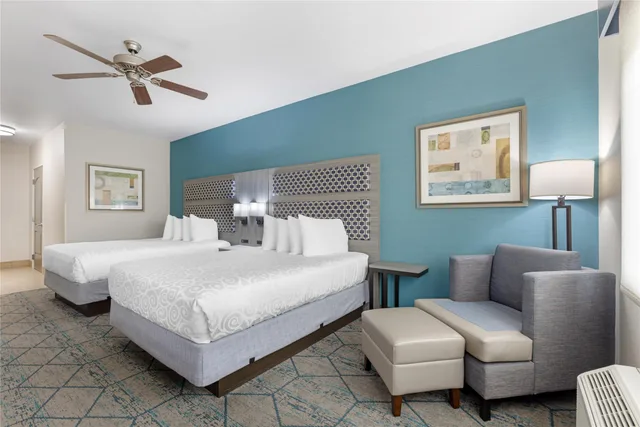Room, 2 Queen Beds, Best Western Plus Wasco Inn & Suites 3/7