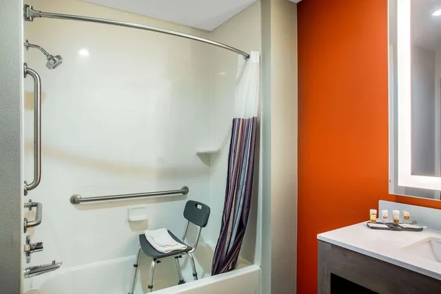 جناح استوديو تنفيذي بسرير كوين لذوي الإعاقة، La Quinta Inn Suites By Wyndham Pittsburg 7/8