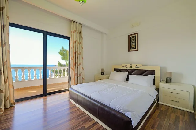 غرفة بسرير مزدوج بإطلالة على البحر، Hotel Iliria Sarande 1/10