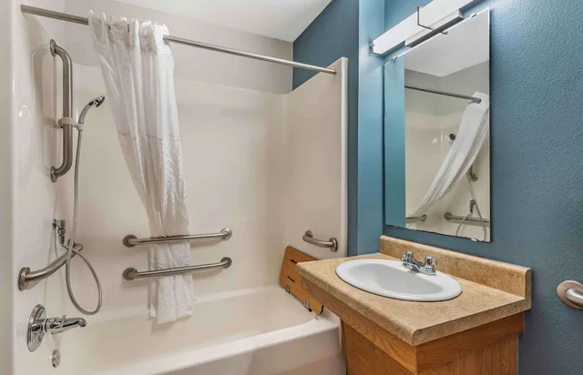 غرفة بسريرين كوين بمطبخ، Studio 6 Extended Stay Little Rock Southwest AR 3/8