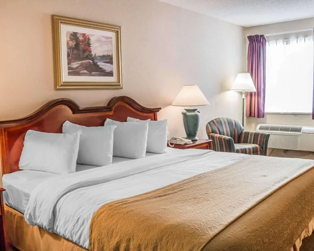 غرفة بسرير كينج، Quality Inn & Suites Manistique, MI 2/10