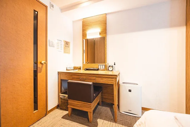 Room, Twin Beds, Light Housekeeping, Smoking، Hotel Relief Namba Daikokuchou 5/5