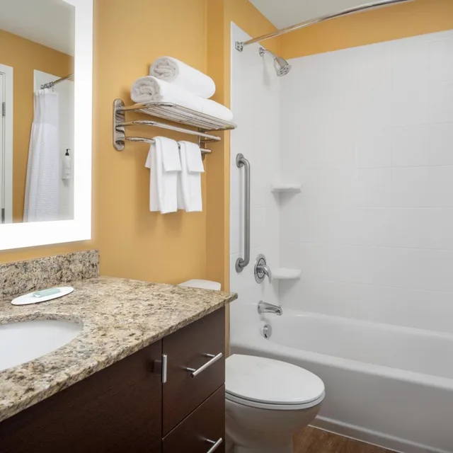 استوديو بسرير كينج مع أريكة لذوي الإعاقة، Towneplace Suites Portland Vancouver 4/10