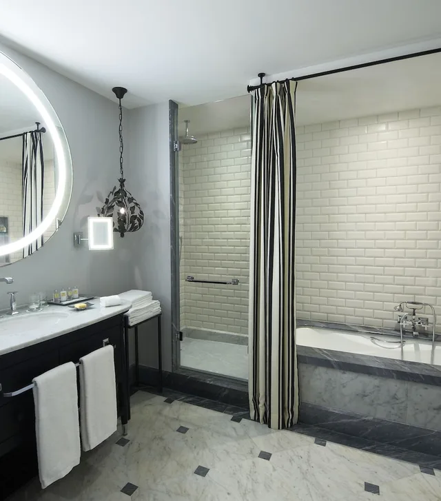 جناح بسريرين منفصلين بإطلالة على النهر بشرفة بغرفة نوم واحدة، Hotel Maria Cristina A Luxury Collection Hotel 5/5