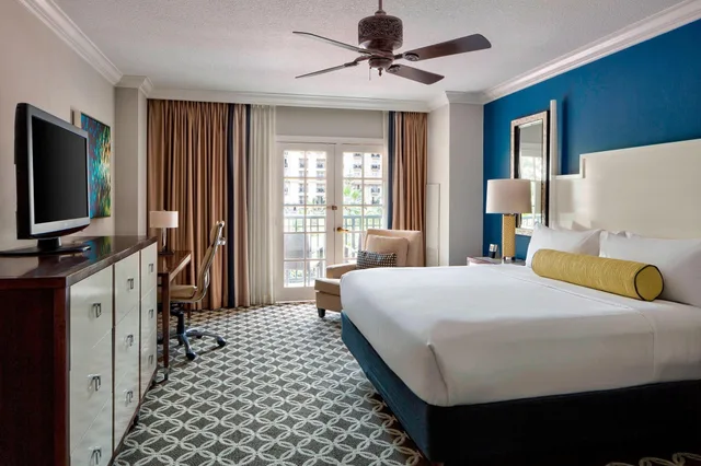 Emerald Bay, King Bed, Atrium View، Gaylord Palms Resort & Convention Center 3/5