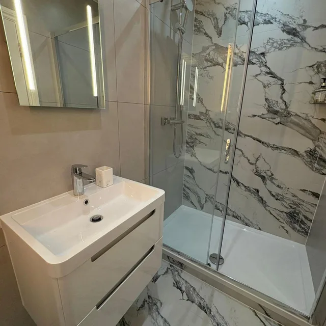 شقة عائلية بغرفتي نوم في الملحق، Commodore Hotel London 4/4