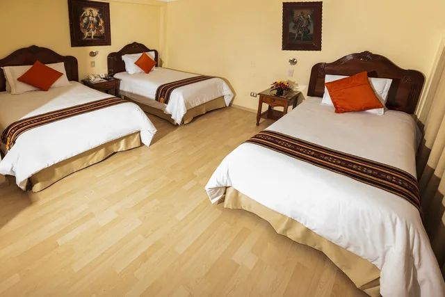 غرفة قياسية ثلاثية، Agustos Cusco 3/5