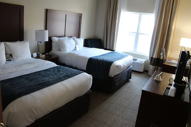 غرفة قياسية بسريرين كوين، Comfort Inn & Suites Northern Kentucky 1/3
