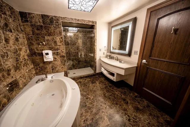 Cherokee, Tower, Suite، Hard Rock Hotel & Casino Tulsa 5/7
