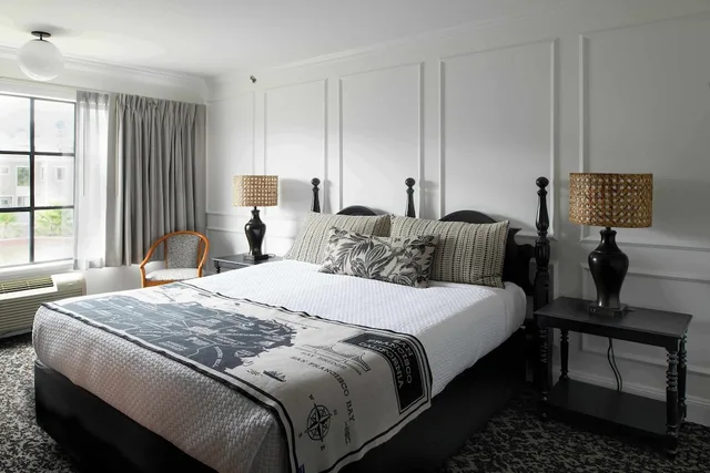 Superior, King Bed, Cow Hollow Inn 1/7
