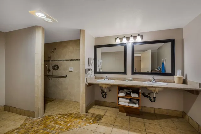 غرفة بسريرين كوين، Best Western Diamond Bar Hotel & Suites 5/5
