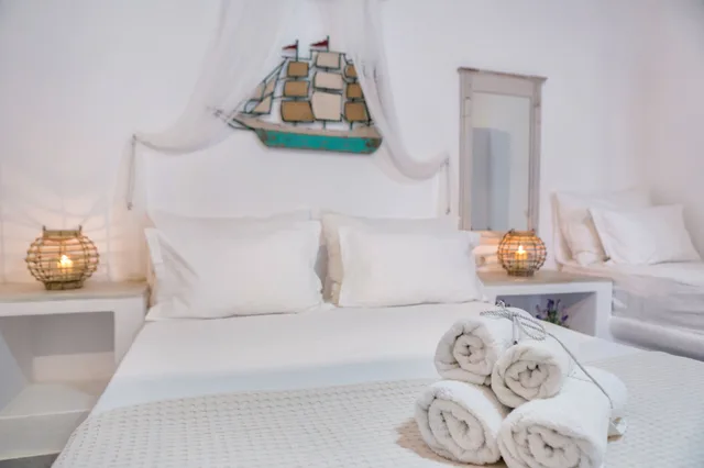 جناح استوديو بسرير مزدوج وسرير فردي بإطلالة جزئية على البحر، Blue Waves Suites & Apartments - To Kyma 3/10