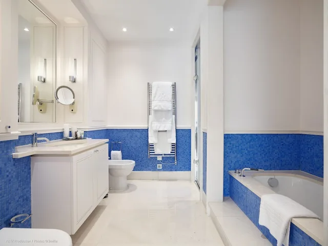غرفة ديلوكس بسرير كينج بإطلالة على البحر، Cap Estel 4/4
