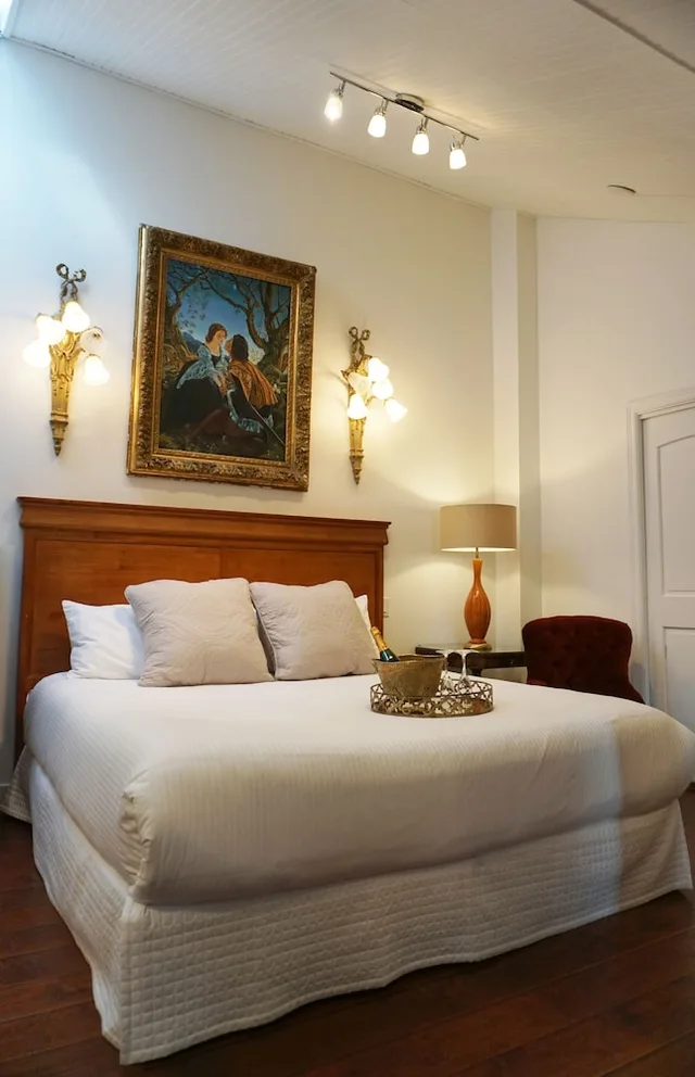 جناح سوبيريور بسرير كينج مع أريكة، Hotel Marie-Rollet 1/3