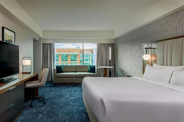 Room, King Bed, Harbour View, Club Floor, Accessible، Renaissance Boston Waterfront Hotel 1/10