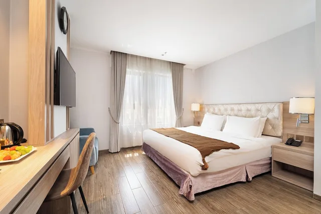 غرفة جونيور بسرير كينج بحوض استحمام، Nicecy Hotel Suites Spa 2/6