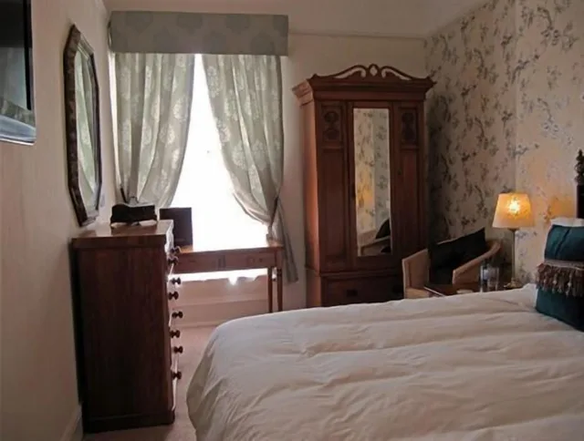 Superior, Double Bed, Large, The Shirley - Guest house 1/2